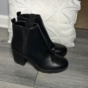 Black heeled boots